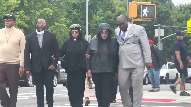 Story image: Univision 41 News Brief: Madre de niño de 2 años encontrado en el Rio Bronx habla antes los medios