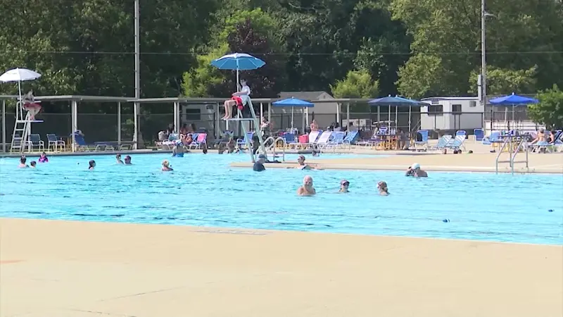 Story image: Long Islanders stay cool during Thursday's heat advisory