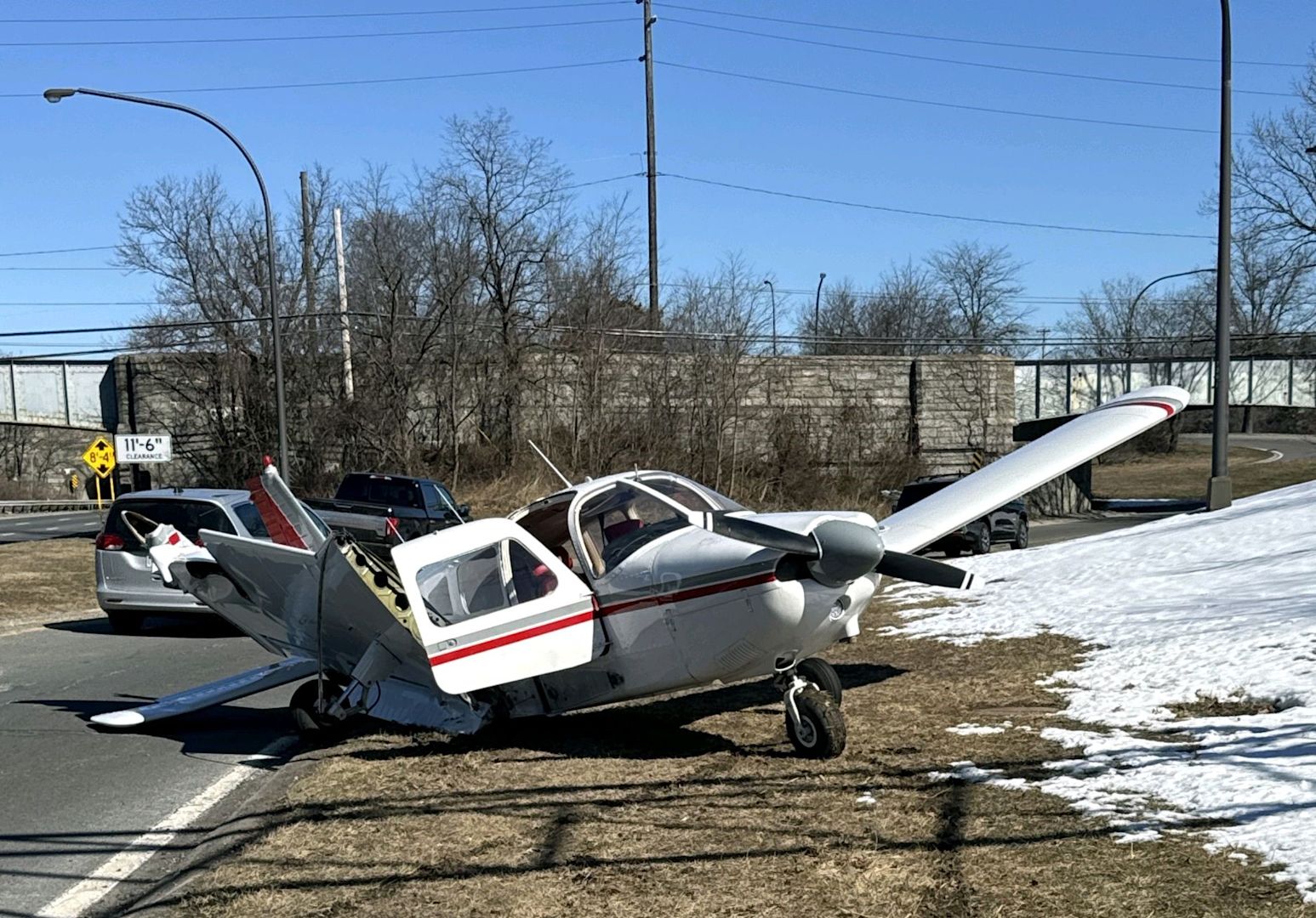 'It definitely felt like a movie.' Eyewitness describes small plane ...