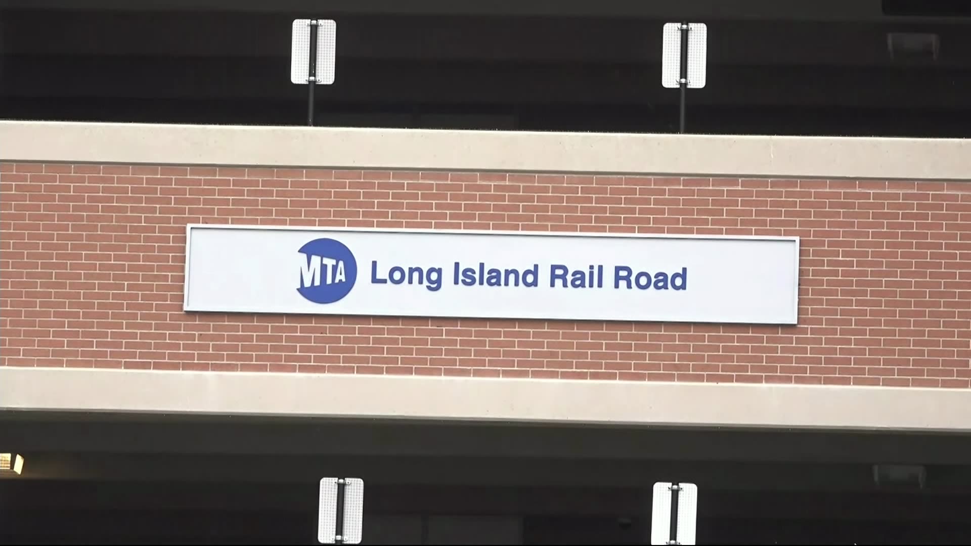 New parking garage featuring 683 spots opens at Westbury LIRR station