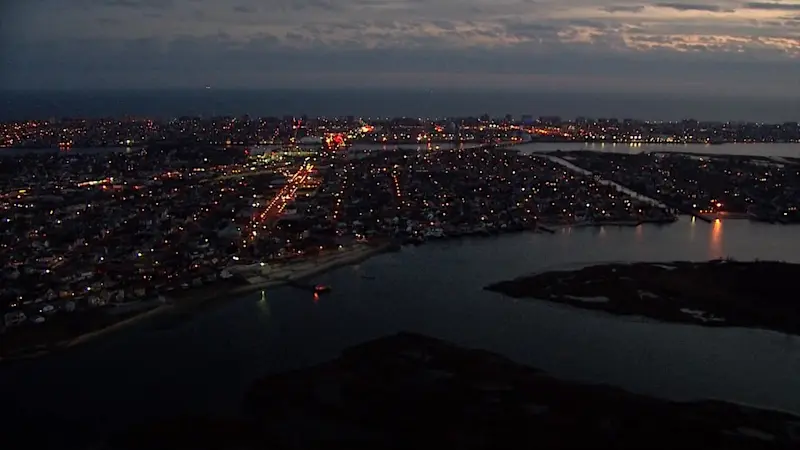 Story image: Communities across Long Island prepare for incoming storm