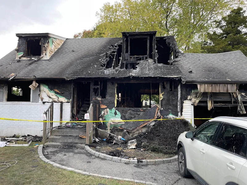 WestIslipHouseFireMemorialCGrant001.png