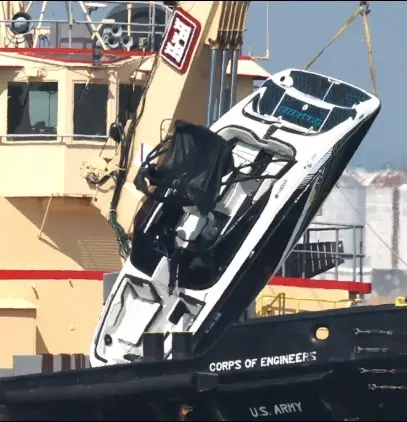 NYCCapsizedBoat002.png