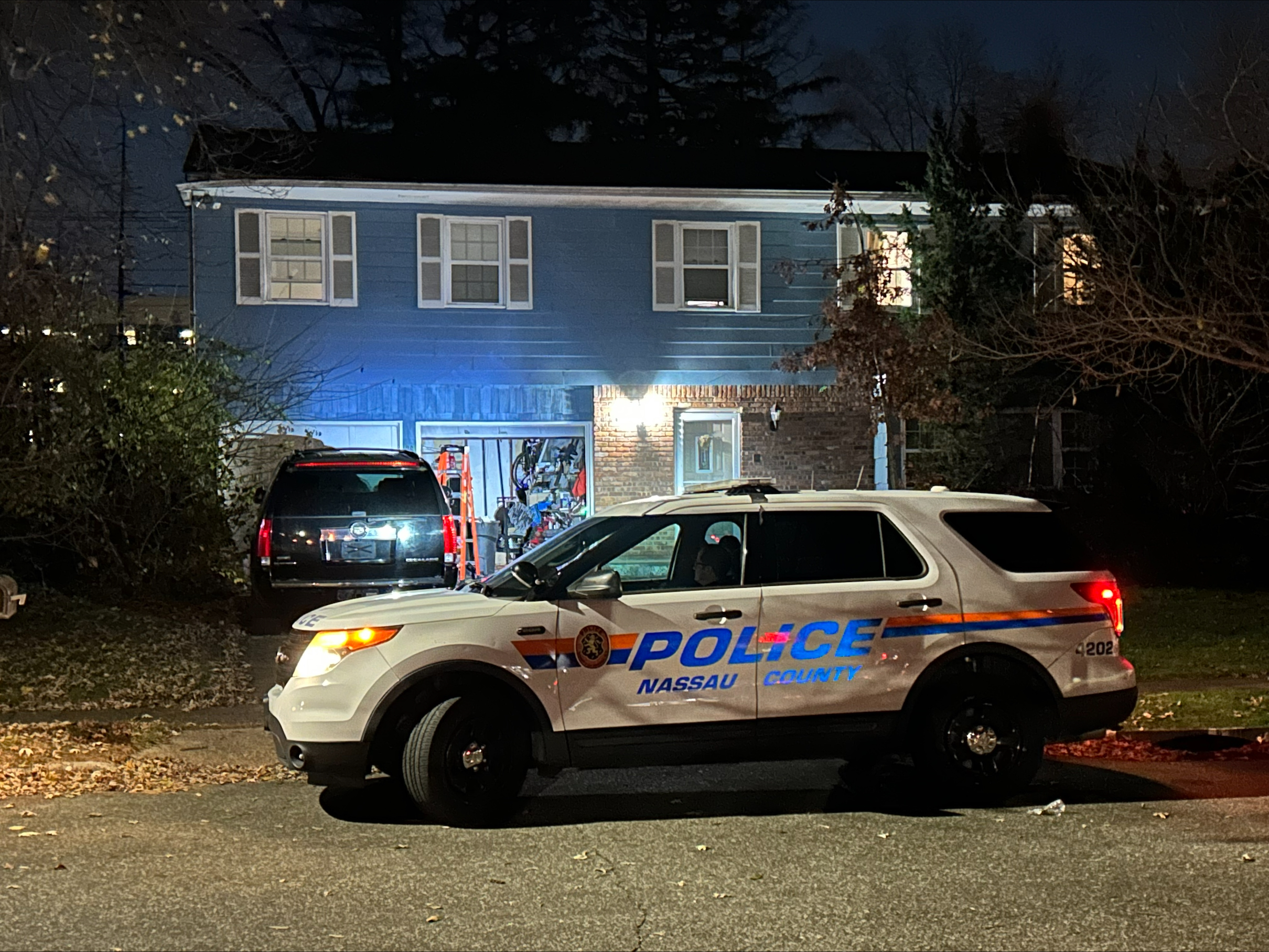 News 12 | Brooklyn | Police Man Barricades Himself In Woodbury Home ...
