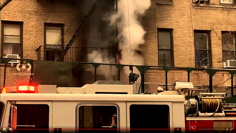 Story image: Univision 41 News Brief: Incendio en edificio de Manhattan deja docena de personas heridas