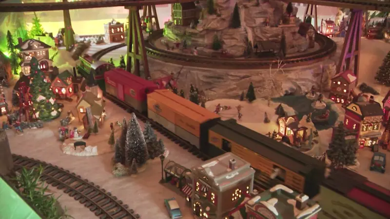 Story image: Annual “Holidays on the Hill” train show kicks off in Somers