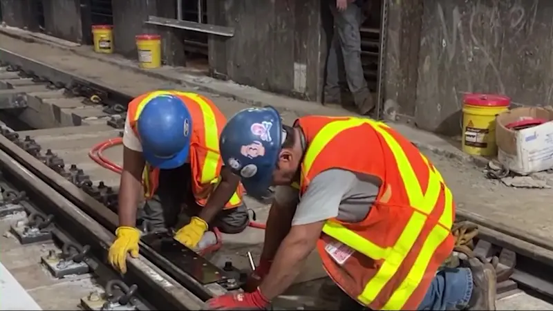 Story image: G train weekend shutdown begins, sparking push to support local businesses