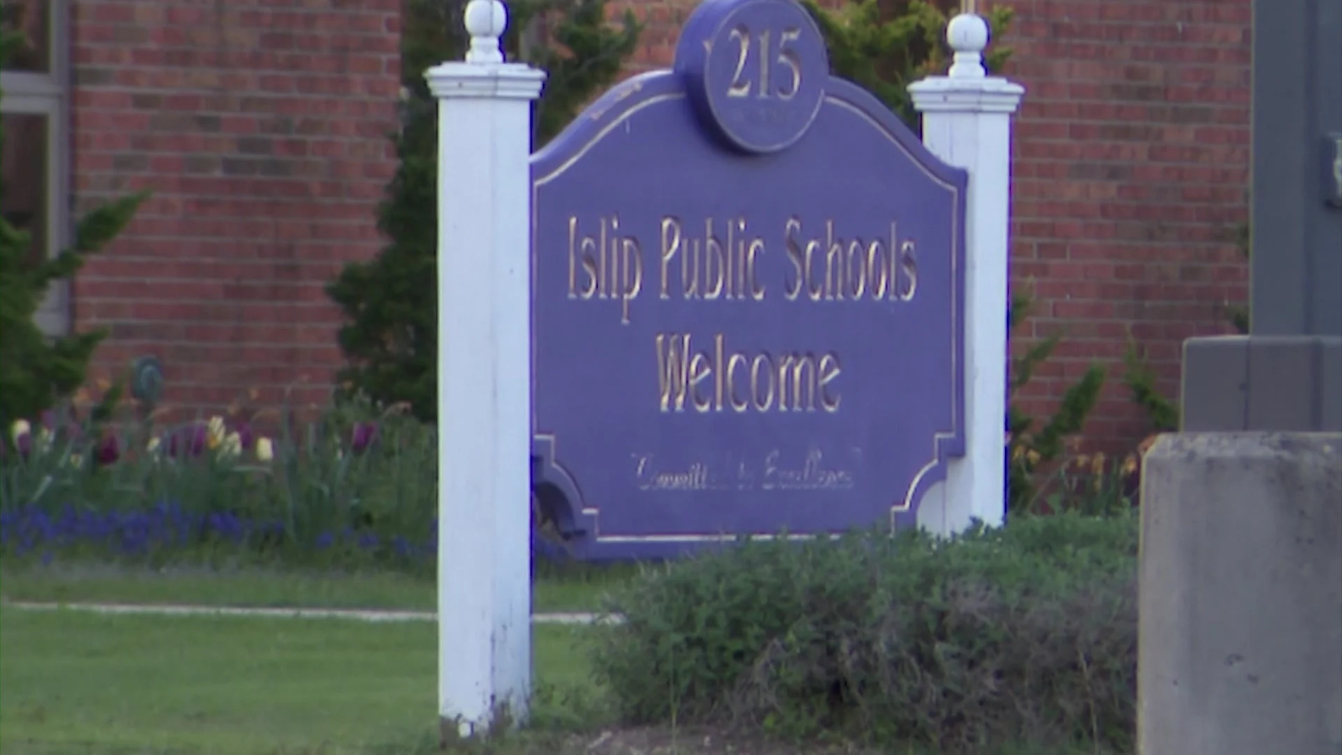 Superintendent: Person accused of making threats to Islip School District in custody
