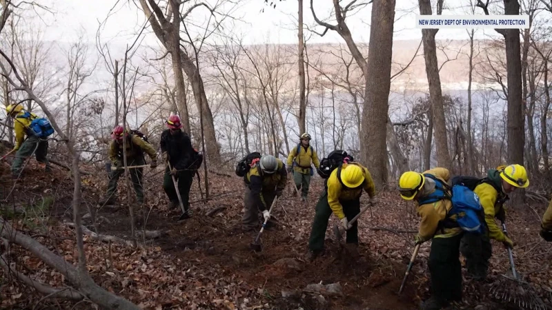 Story image: Firefighting efforts begin to wind down on the New Jersey side of the Jennings Creek wildfire