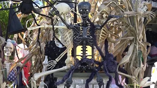 CliftonHalloweenDecorations_2026-10-21-17-08-14