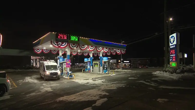 Story image: Long Islanders brave the cold while working outside