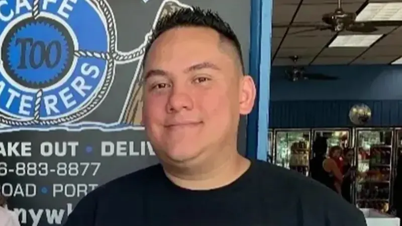 Story image: Beloved Port Washington bagel store manager detained by ICE due to visa issues