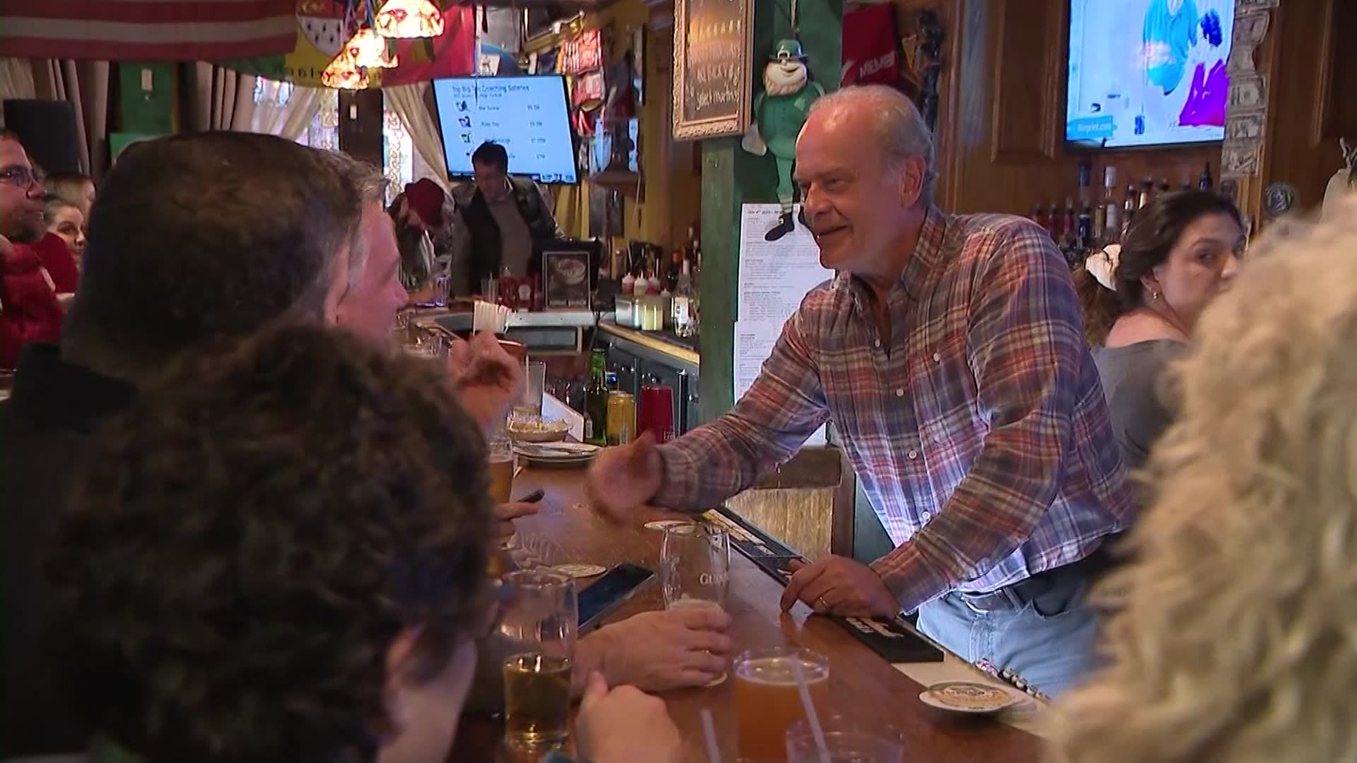 ‘Cheers’ star Kelsey Grammer stops at Metuchen pub to promote his beer