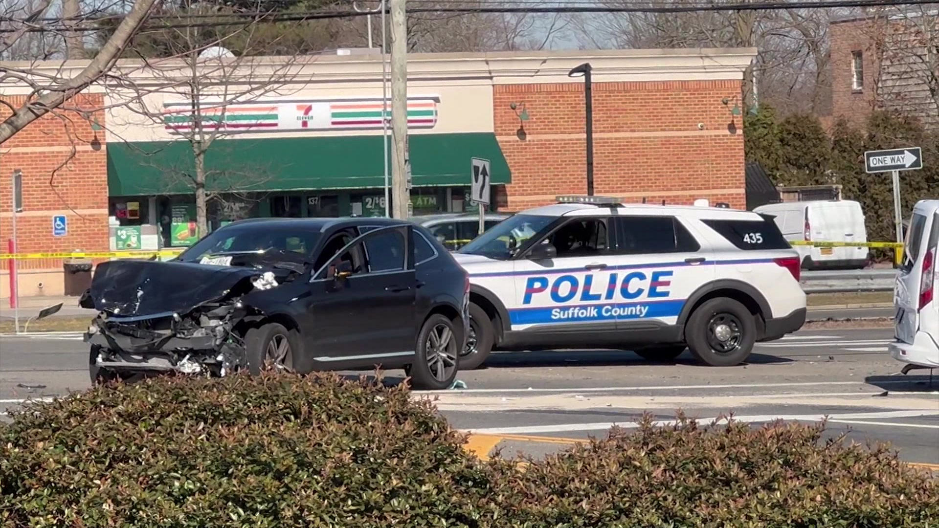 News 12 | Long Island | Police: 2 cars collide in Commack