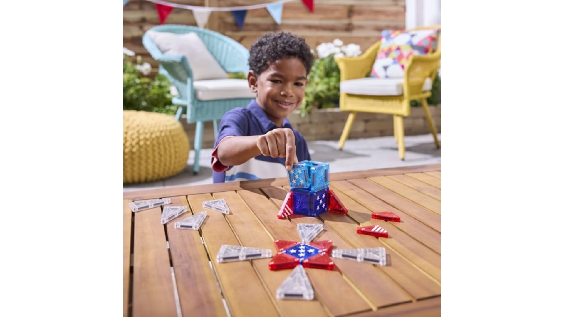 MAGNA-TILES Red White and Blue Travel Set - kid.jpg
