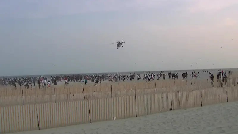 Story image: Chaos erupts at Jones Beach as police disperse crowd of 500 teens during 'Senior Cut Day'