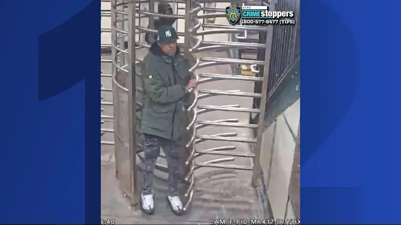 Story image: Person wanted for flashing gun, threatening subway rider in The Bronx