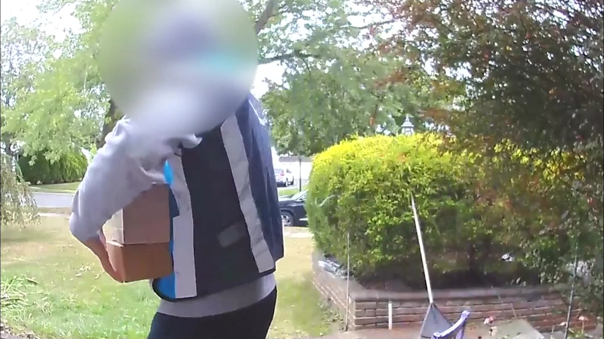 Exclusive: Porch pirate wearing vest with Amazon logo steals iPhone in Commack