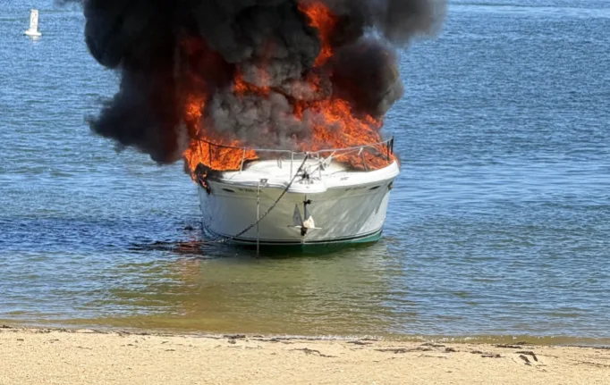 LIHuntingtonHarborBoatFireDebMurawski002.png