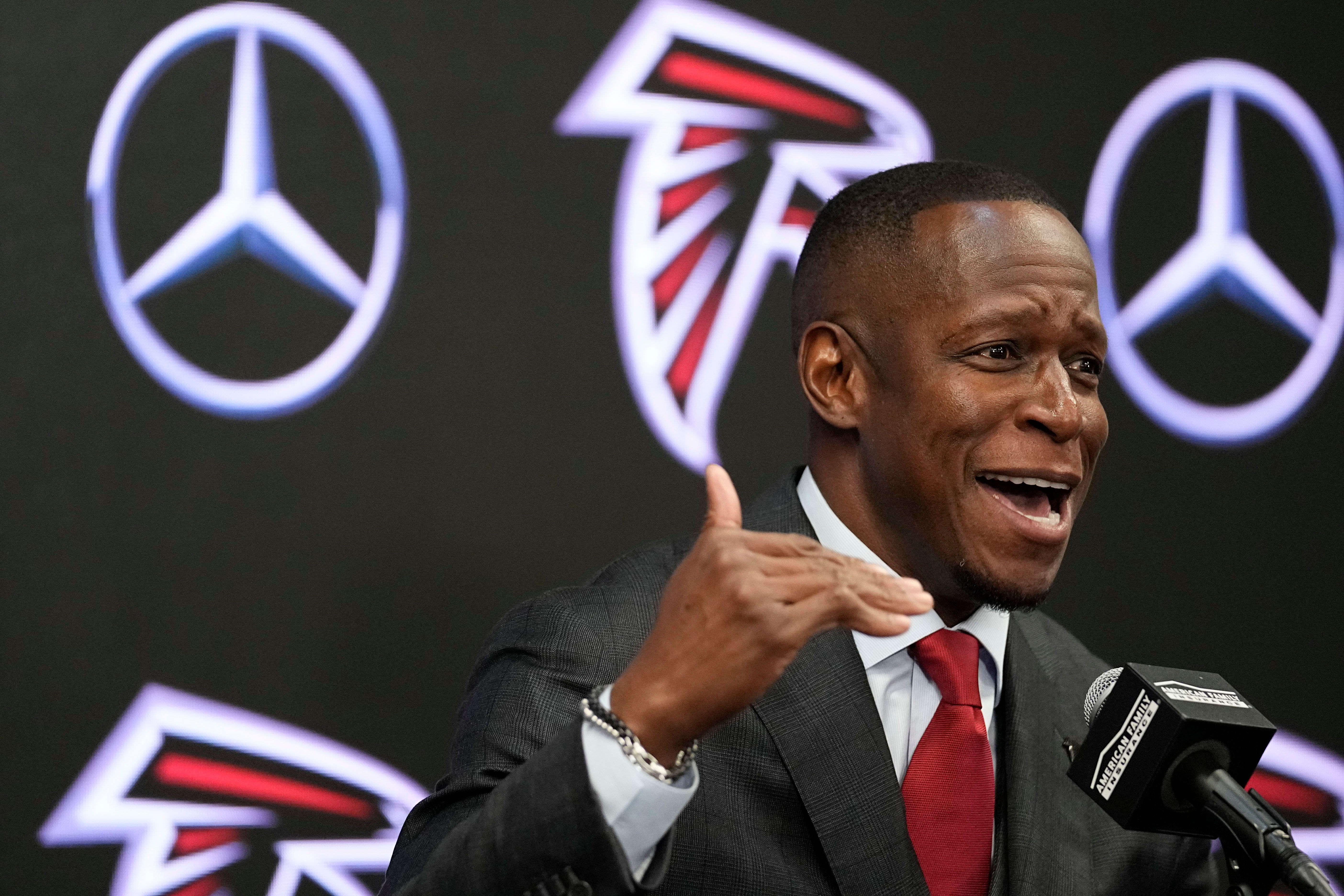 Former Hofstra coach takes over Atlanta Falcons