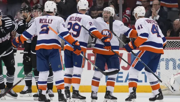 The New York Islanders clinch a playoff spot in the Eastern Conference with 4-1 win over Devils