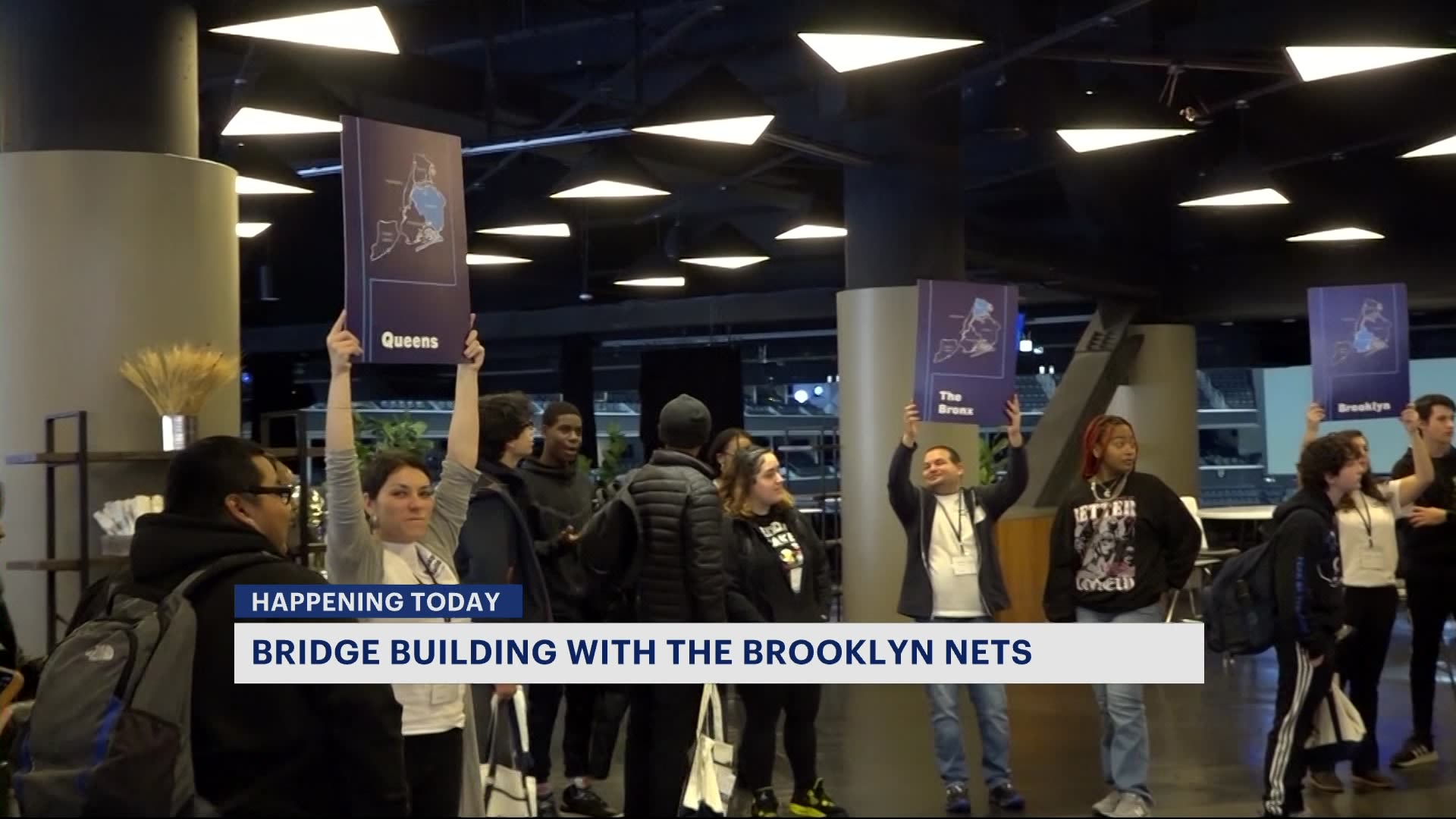 纽约市学生向布鲁克林篮网队和反诽谤联盟学习身份认同和偏见
