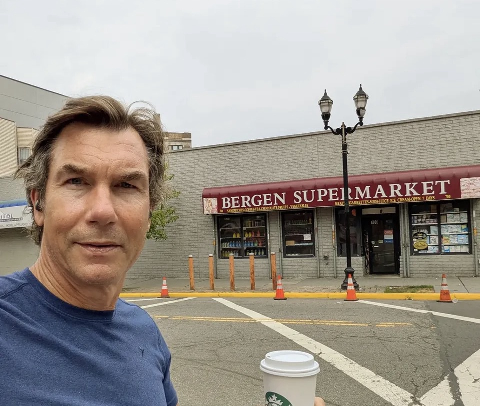 Jerry O'Connell visits Jersey City