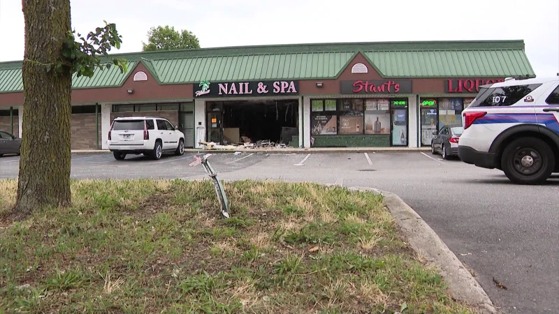 Story image: NYPD officer among 4 dead in Deer Park nail salon crash; driver charged with DWI