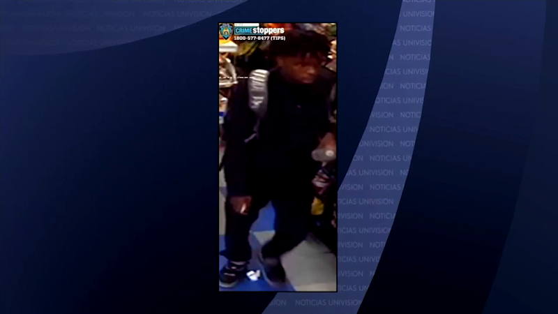 Story image: Univision 41 News Brief: Roban a hombre de 76 años en El Bronx