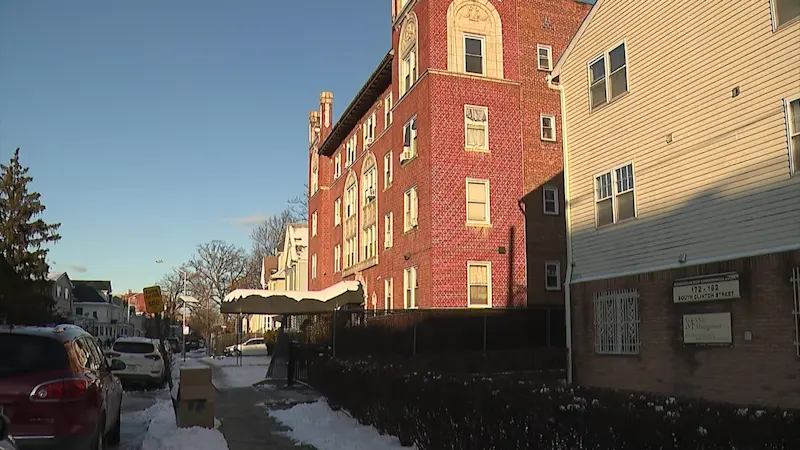 Story image: Residents tell News 12 their apartment hasn’t had heat in nearly two weeks