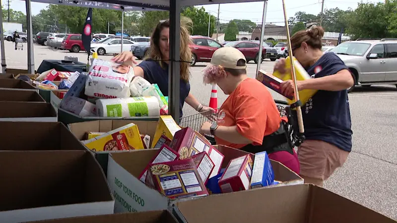 Story image: PSEG LI kicks off food drives outside Stop & Shops