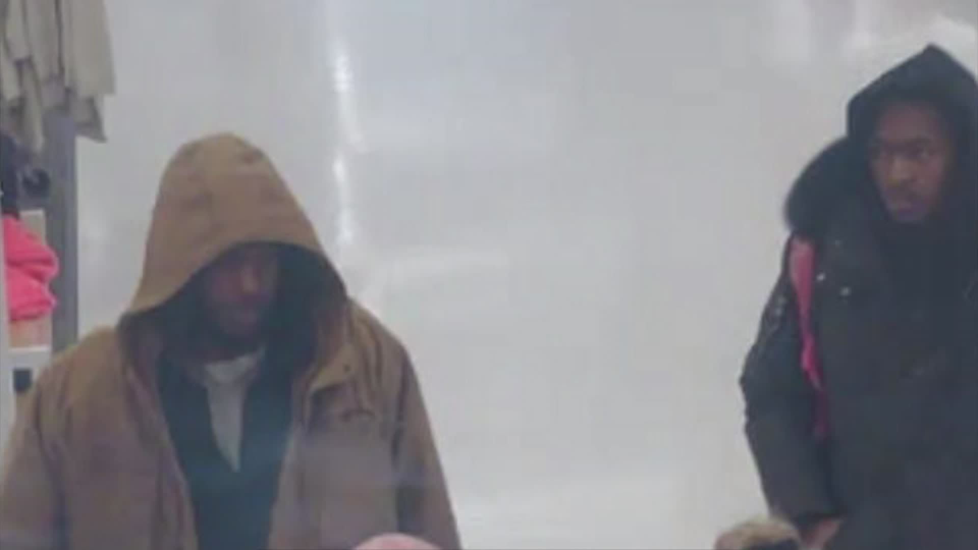 Police 2 Suspects Wanted For Stealing Over 1000 Worth Of Electronics From Sayville Target 7174