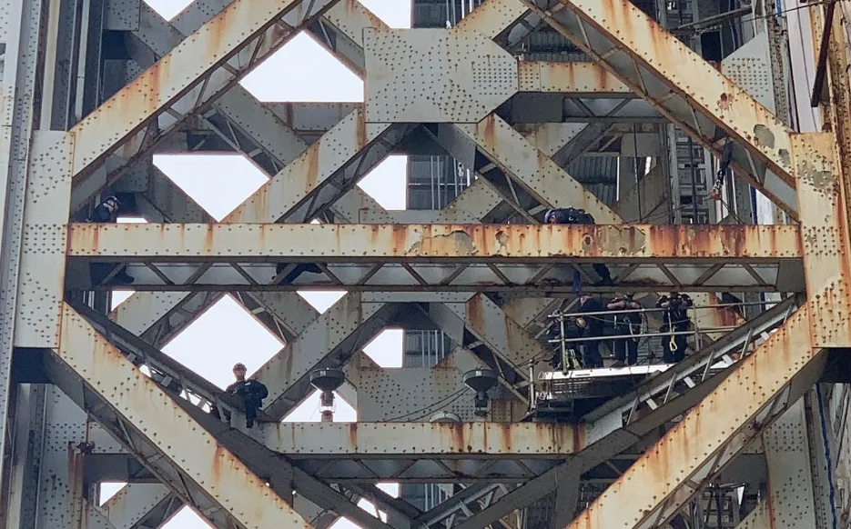 NYPD: George Washington Bridge climber in custody
