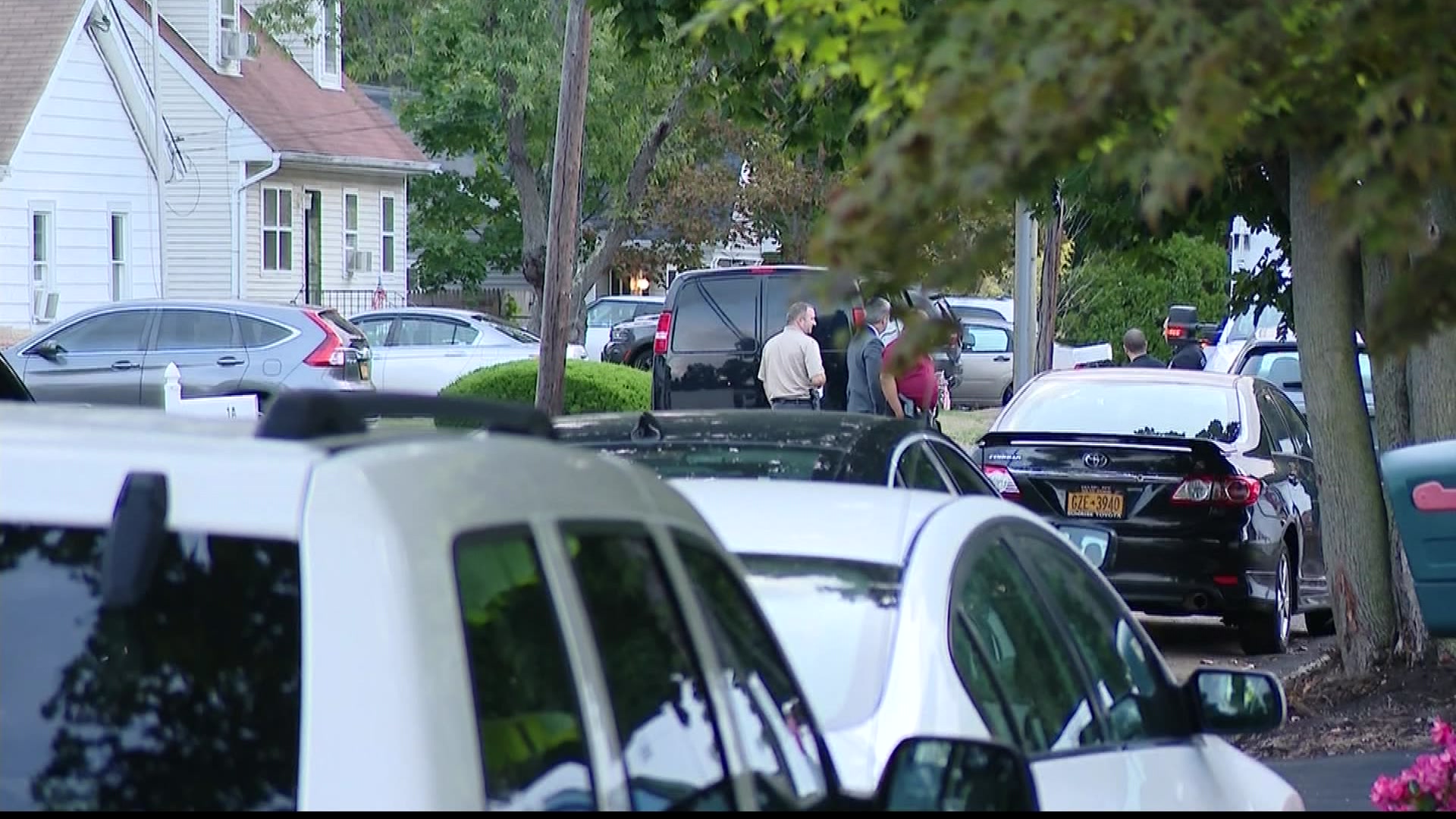 News 12 | Bronx | Police Man Fatally Shot In Bay Shore Church Parking Lot