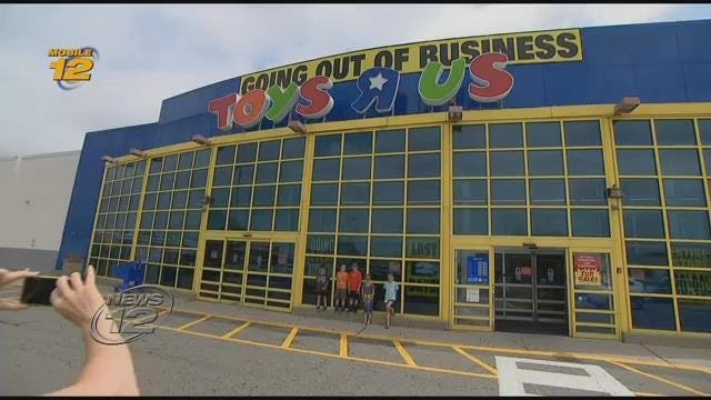 Last Toys R Us store locations to close Friday