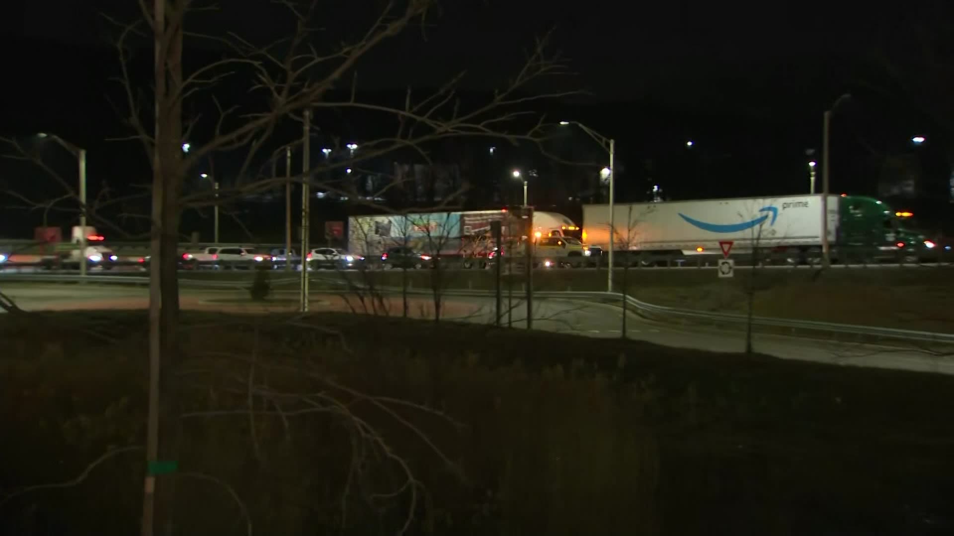 Fatal pedestrian-car accident closed southbound New York State Thruway