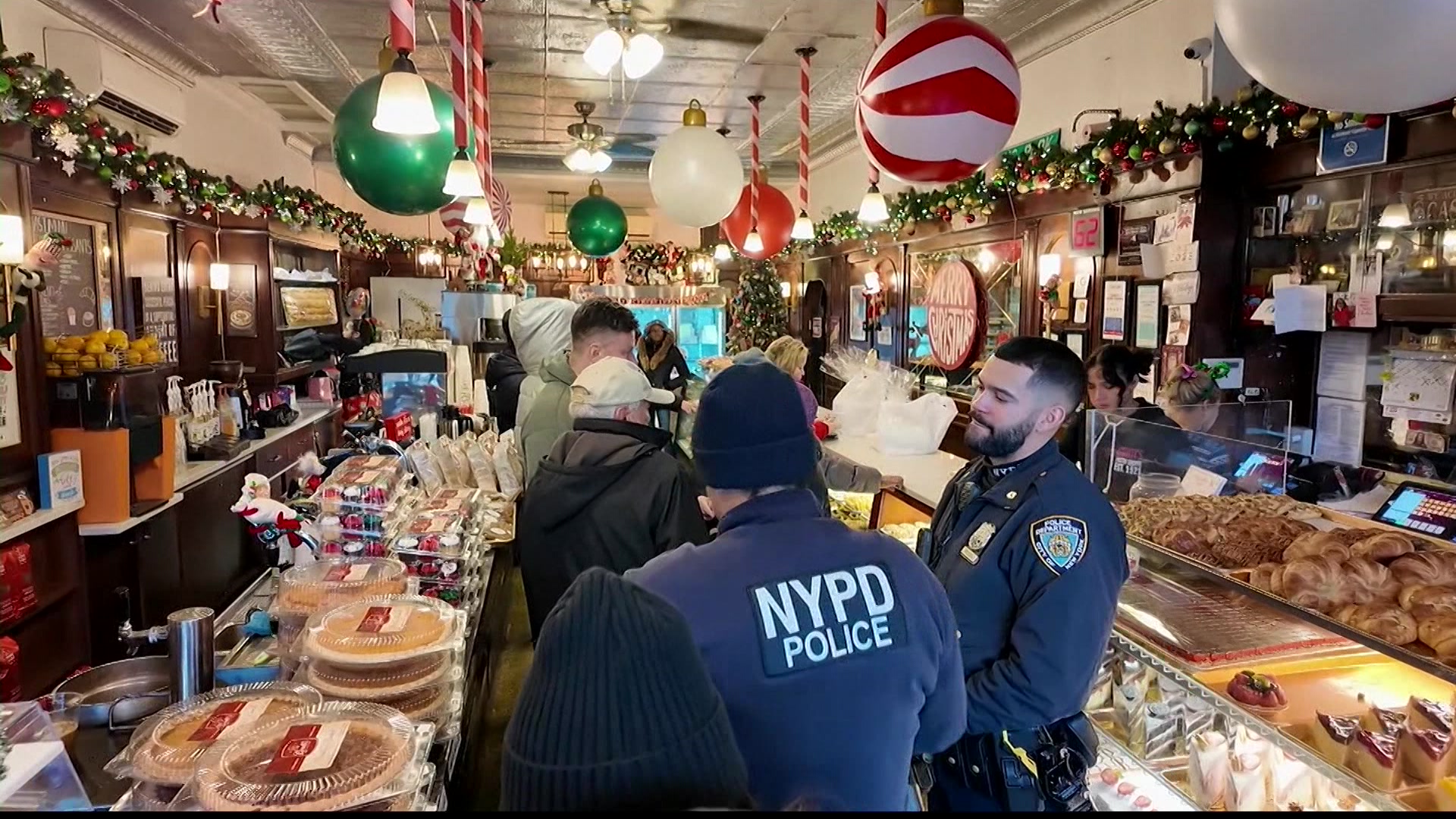 Bronx bakery serves up holiday treats for Christmas