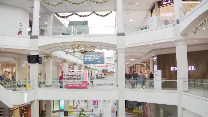 Story image: Last-minute holiday shopping in full swing at Hudson Valley malls