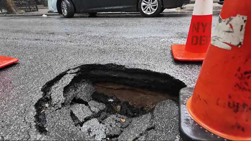 Story image: Homeowners: Sinkhole in Sunset Park causes flooding