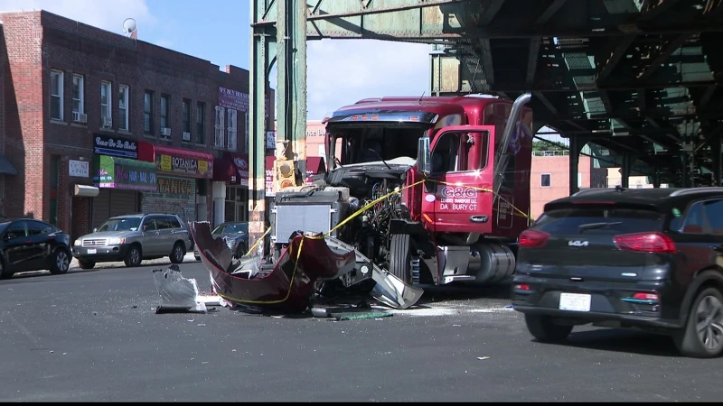 Story image: FDNY: Semi-truck smashes into pole in Westchester Square, no injuries