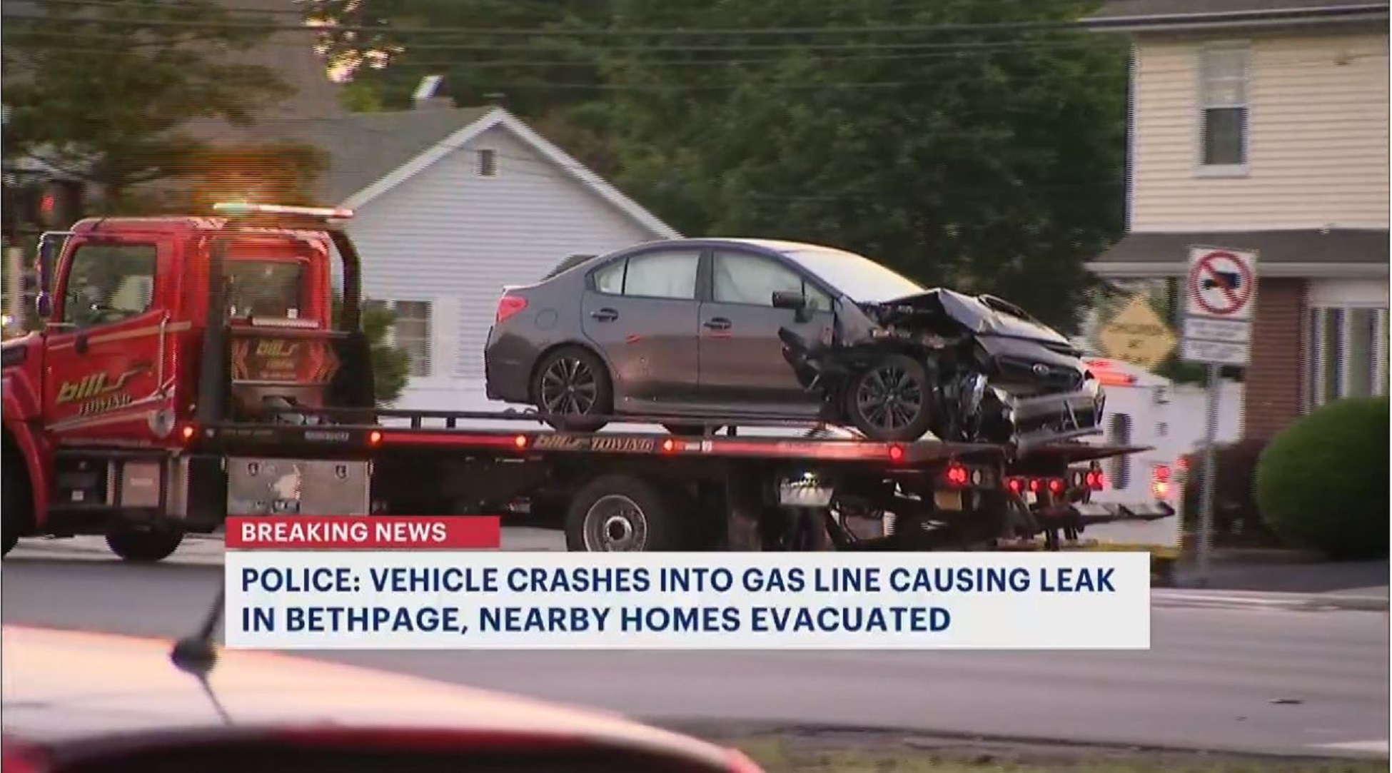 Police Bethpage car crash causes gas leak; homes temporarily evacuated