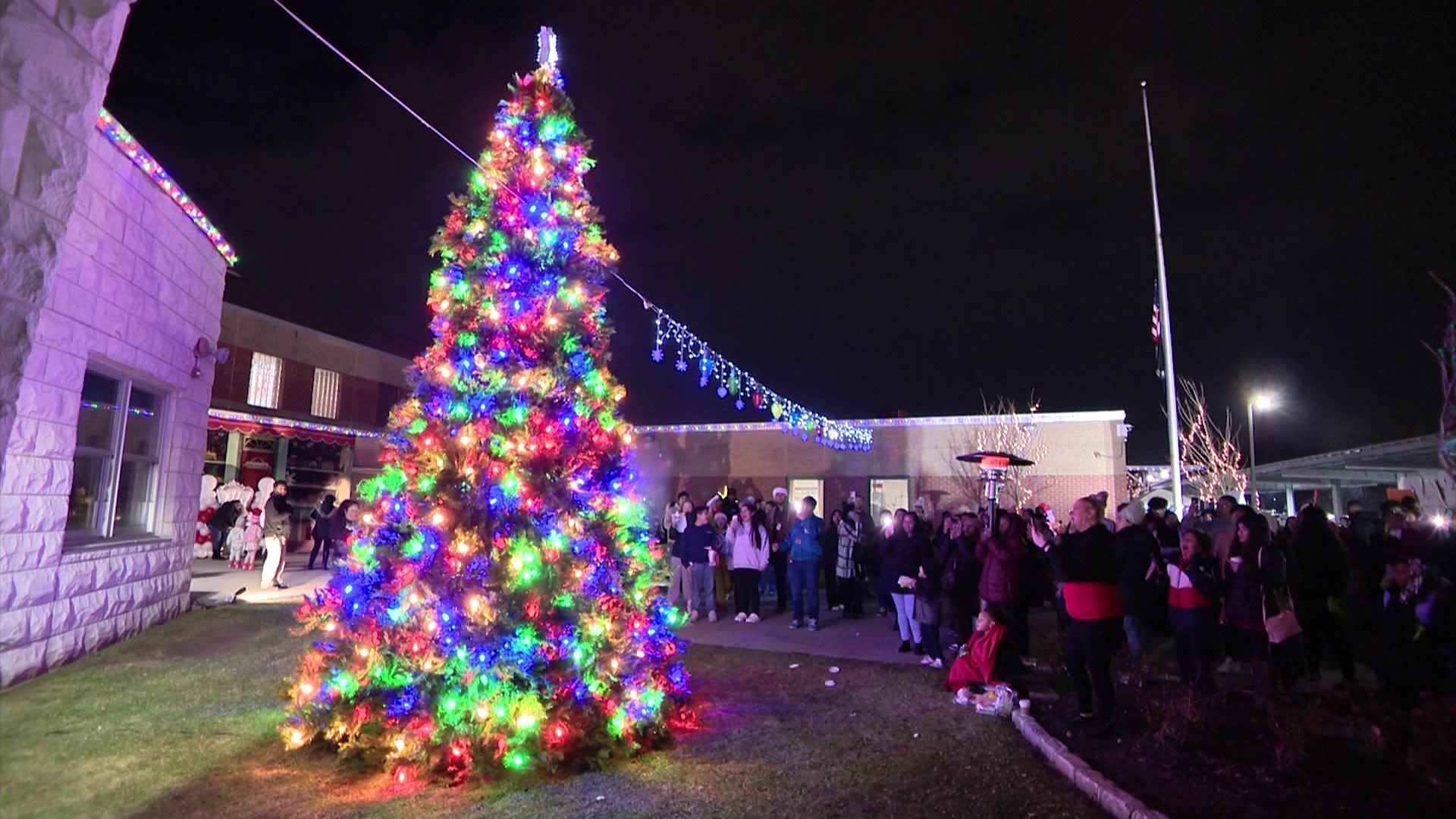 Brentwood shines bright at 10th annual tree lighting extravaganza