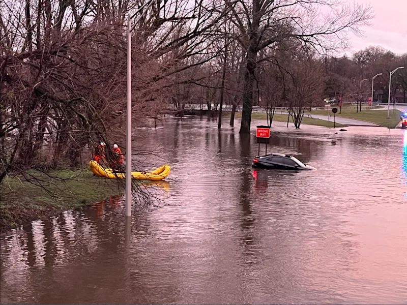 BronxRiverPkwyRescue004.PNG