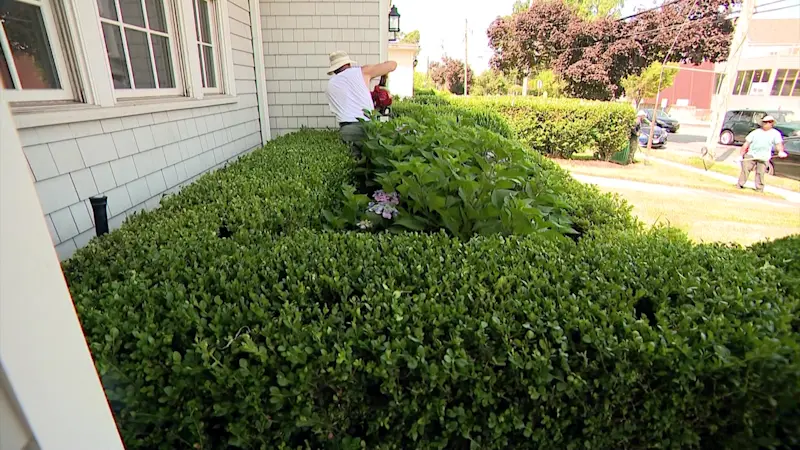 Story image: Long Islanders working outside seek to stay safe amid extreme heat