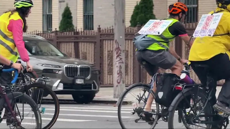 Story image: Local volunteers help kids get to school with the Bergen bike bus