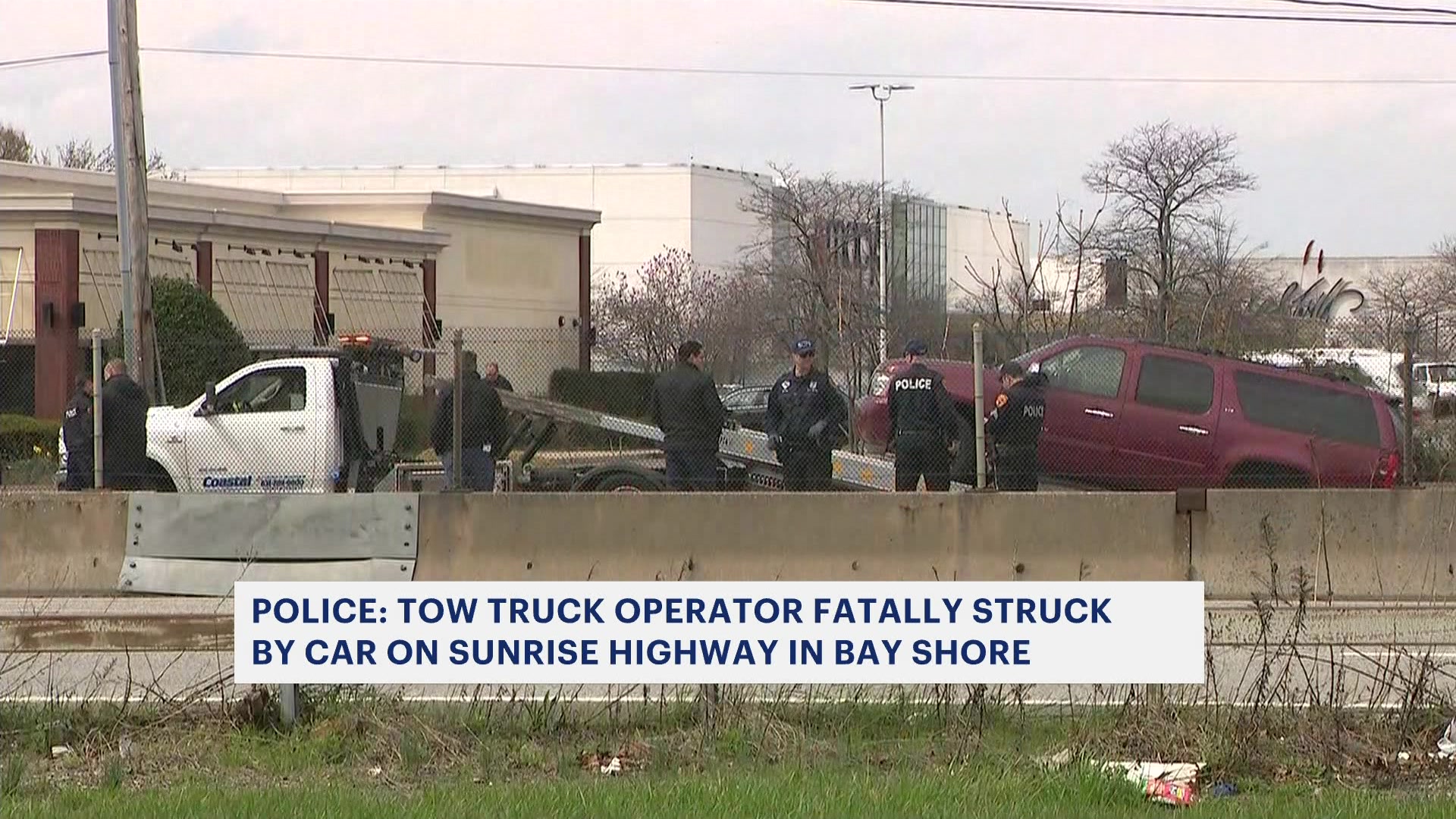 Source image for "Police: Tow truck operator fatally struck by vehicle on Sunrise Highway"