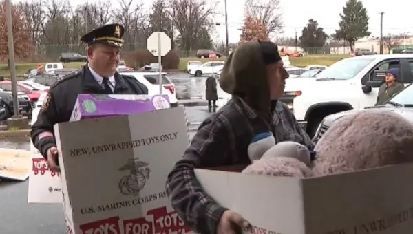 Edison police assist in annual Toys for Tots collection
