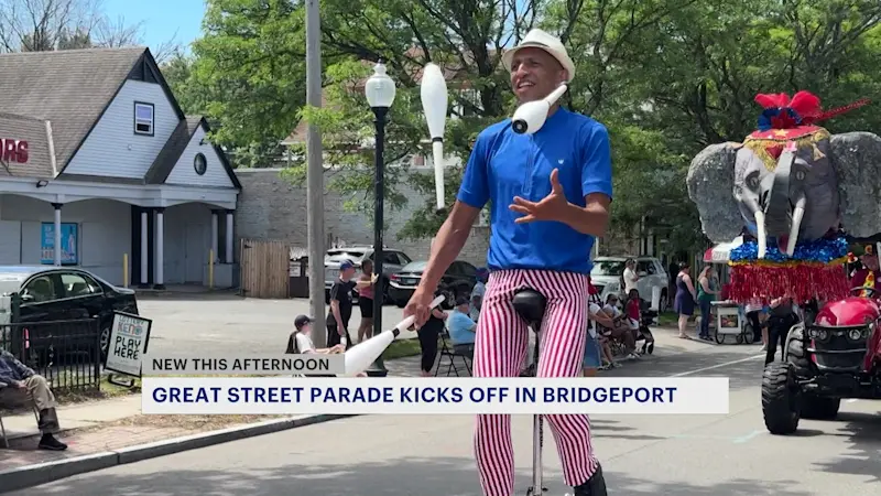 Story image: Big turnout for Barnum Festival's annual Great Street Parade 