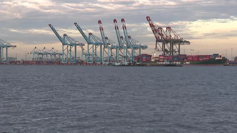 Story image: 45,000 longshoremen prepare for possible October strike amid stalled talks