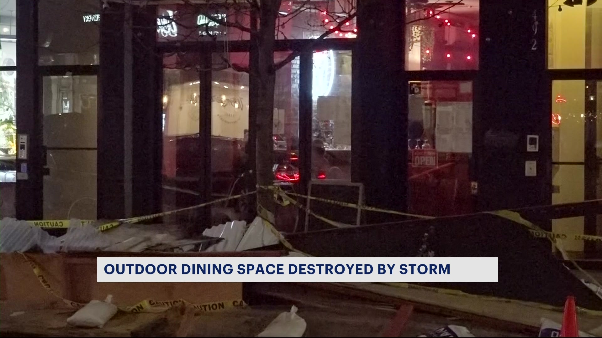 Park Slope Business’ın Fırtına Tarafından Harap Edilen Açık Hava Yemek Alanı, Felaket Filminden Bir Sahneye Benzer